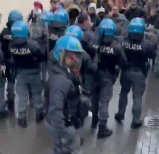 Cariche della Polizia