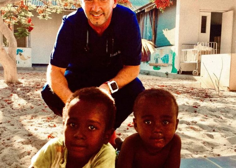 La Onlus Cuore Matto dona un ecografo al Burundi e festeggia a Bolgheri insieme a Riccardo Fogli