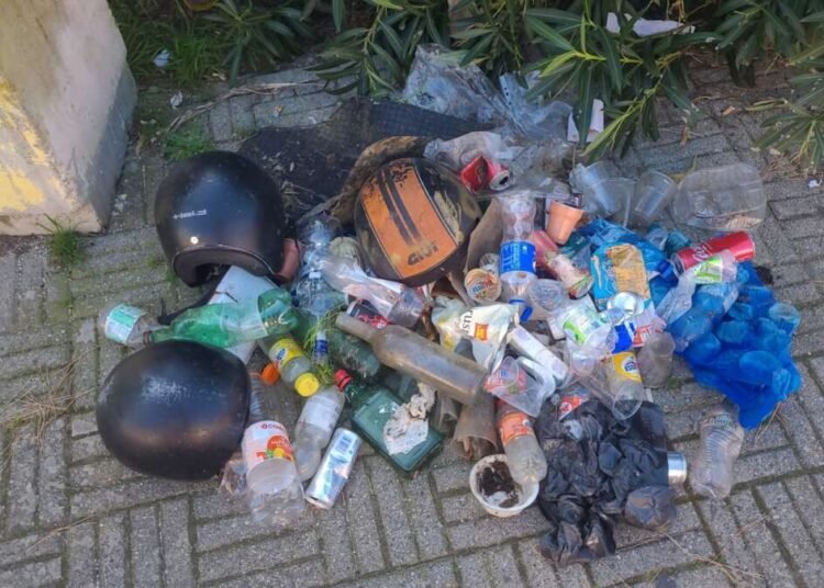 Raccolti da Mister Green otto chili di rifiuti