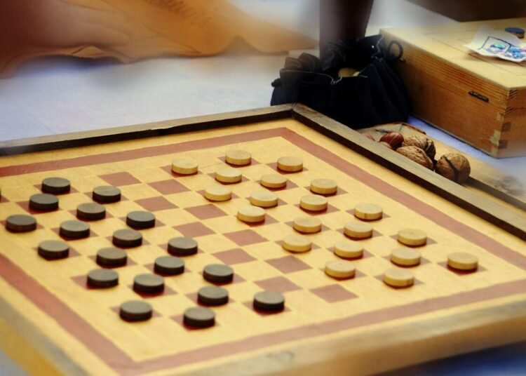 Dama: Michele Borghetti gioca bendato