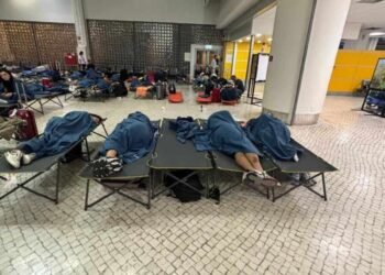 Odissea in aeroporto in Portogallo per una famiglia di livornesi