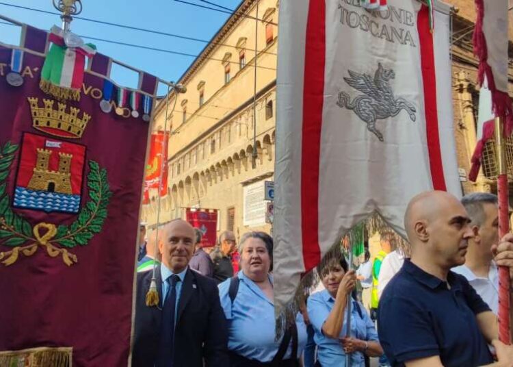 Il Gonfalone della città di Livorno alla commemorazione della strage di Bologna