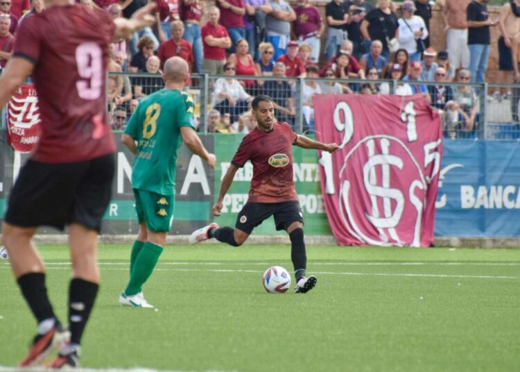 Pazzo Livorno: vince con la Fezzanese in 11 contro 9, ma che sofferenza. Terzo centro per Federico Dionisi