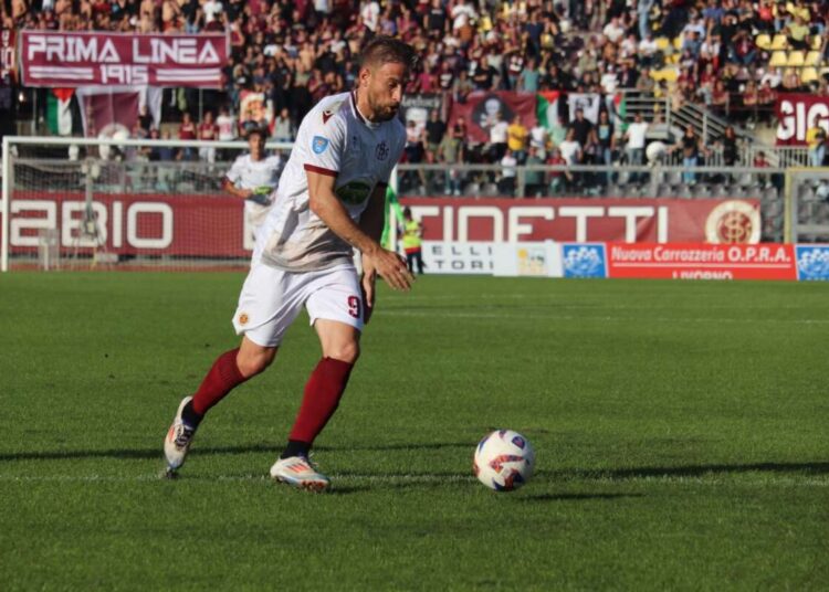 Livorno, che cosa combini? Suicidio perfetto contro il Ghiviborgo (1-4)