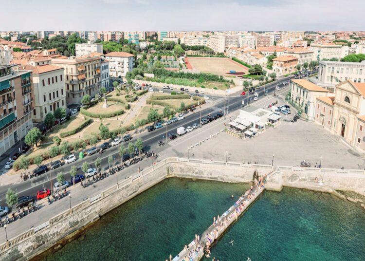 “Wanderandpick Livorno 2025”: cinquantamila tulipani per piazza S. Jacopo