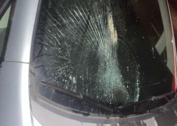 Sassi dal cavalcavia: colpite alcune auto, nessun ferito