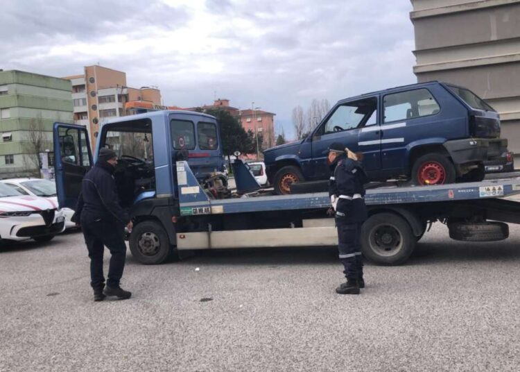 Auto fuori uso
