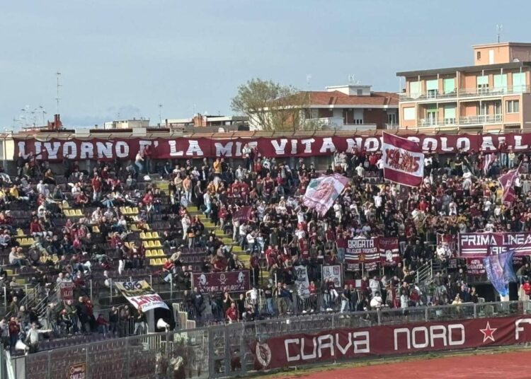 Livorno, che succede? Ko anche con il Poggibonsi
