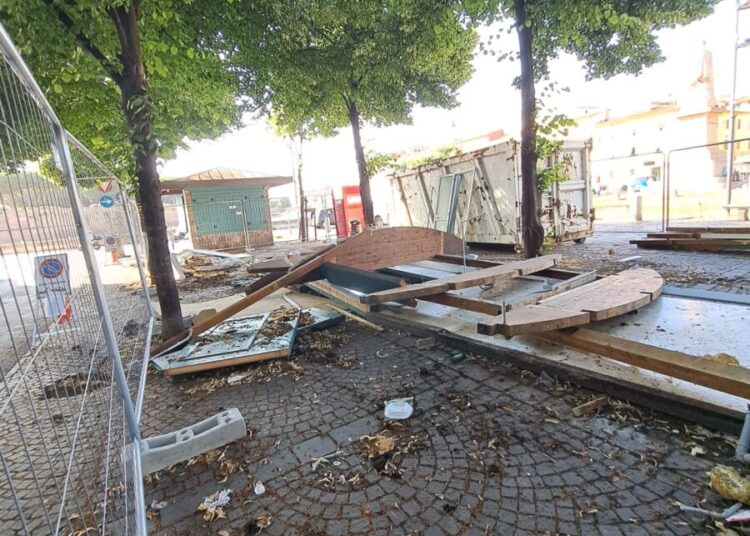 Demolizione Baracchina piazza Garibaldi