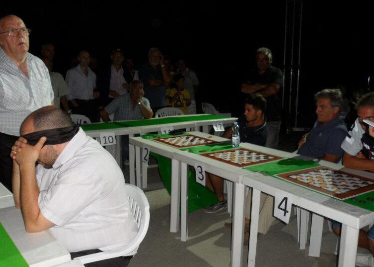 Dama: stasera alle 21.30 esibizione del Maestro Michele Borghetti bendato