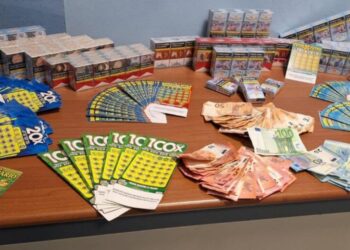 Corso Mazzini: sorpreso a rubare in una tabaccheria