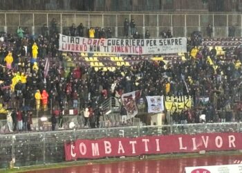 Il Livorno, finalmente! 3 a 1 alla Torres nel ricordo di Loris Rispoli