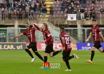 Magico Livorno: prestazione perfetta, Arezzo al tappeto (2-1)