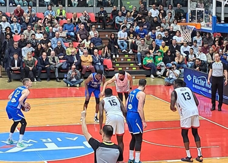 L’Italia fa il compitino: vince senza brillare con la Gran Bretagna (84-75)