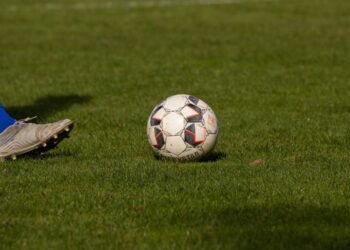 Leonardo Pavoletti saluta il Cagliari